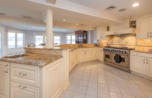 Kenyon House | Beachfront Retreat in Narragansett with Ocean Views