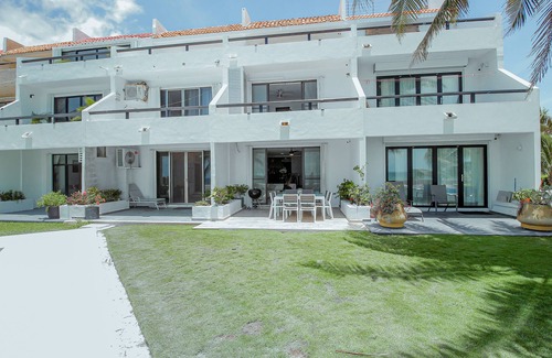 Puerto Juarez House | Oceanfront House in Cancun with Private Pier and Pool