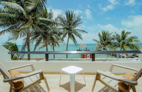 Puerto Juarez House | Oceanfront House in Cancun with Private Pier and Pool