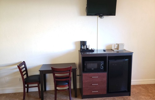 Ormond Shores Hotel | Oceanfront Inn and Suites: Family-Friendly Stay with Pool