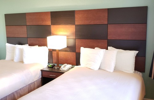 Ormond Shores Hotel | Oceanfront Inn and Suites: Family-Friendly Stay with Pool