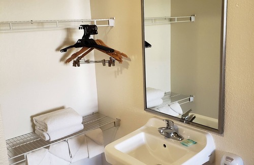 Ormond Shores Hotel | Oceanfront Inn and Suites: Family-Friendly Stay with Pool