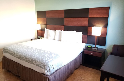 Ormond Shores Hotel | Oceanfront Inn and Suites: Family-Friendly Stay with Pool