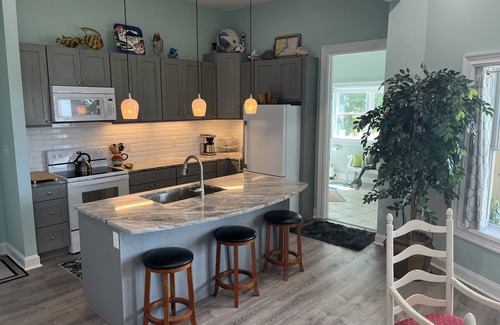 Newport Apartment | Oceanfront Retreat with Spa and Ocean Views - Rated 10/10