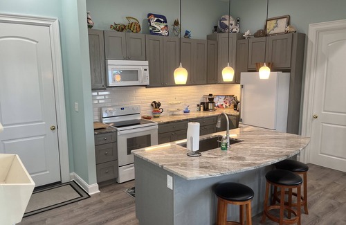 Newport Apartment | Oceanfront Retreat with Spa and Ocean Views - Rated 10/10