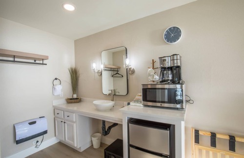 Shelter Cove House | Oceanfront Haven with Jacuzzi and King Bed - 10/10 Rated!