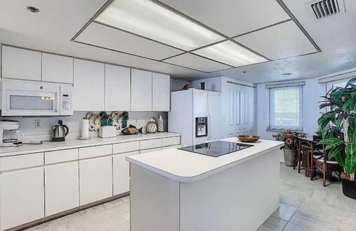 New Smyrna Beach Apartment | Oceanfront Highrise Condo with Pool and Spa Amenities