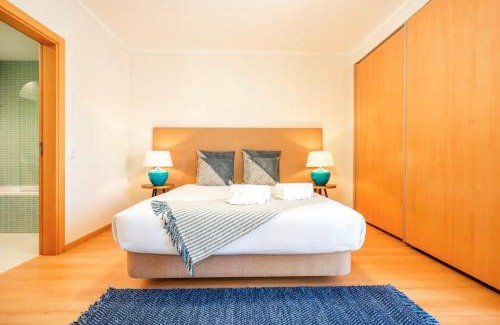 Olhao Apartment | Oceanfront Getaway: Breathtaking Views & Inviting Pool