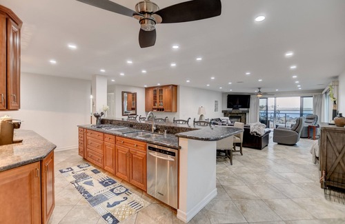 South Mission Beach Condo | Oceanfront Escape with Spa & Ocean Views - Book Now!