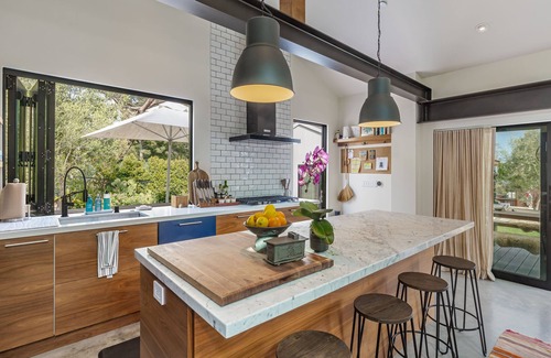 Central Malibu House | Oceanfront Malibu Retreat: Luxury Guest House and Creative Studio