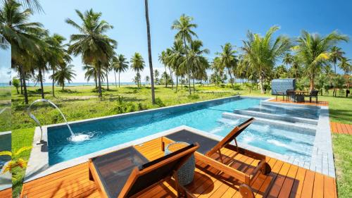 Praia do Forte House | Beachfront Mansion with 8 Suites in Praia do Forte