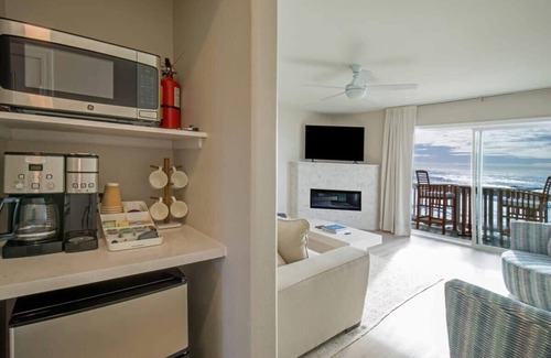 Shelter Cove Condo | Oceanfront Mini Suite with Spa and Ocean Views