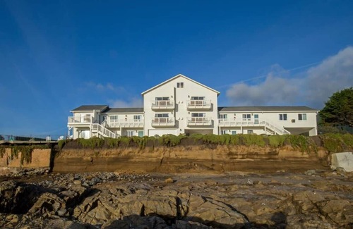 Shelter Cove Condo | Oceanfront Mini Suite with Spa and Ocean Views
