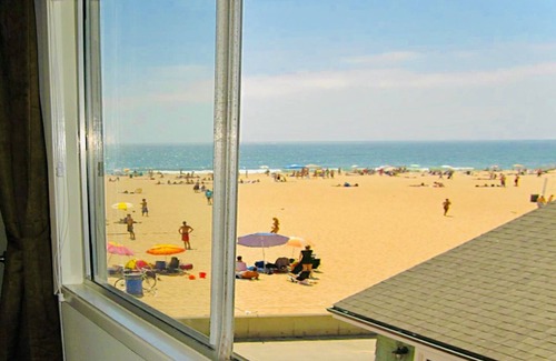 Hermosa Beach Condo | Oceanfront Modern Beach Home on The Strand - Rated 10/10