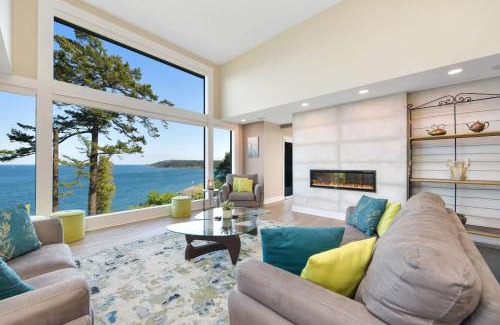 Gordon Head House | Coastal Retreat with Hot Tub & Pet-Friendly Options