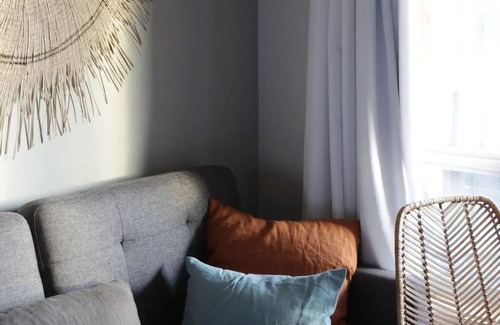 Long Beach Hotel | Oceanfront Retreat: Family-Friendly Getaway Near Discovery Trail