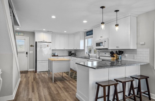 Emerald Isle House | Oceanfront Oasis: Pet-Friendly Getaway with Pool & Breakfast