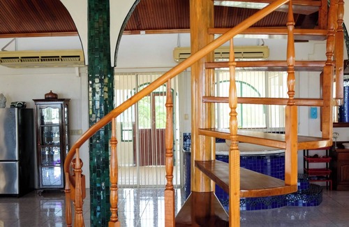 Gales Point House | Oceanfront Oasis with Meditation Tower & Pool