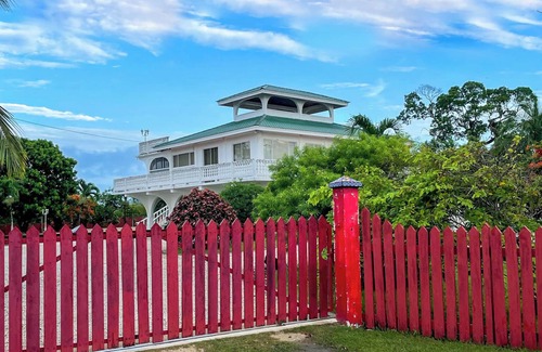 Gales Point House | Oceanfront Oasis with Meditation Tower & Pool