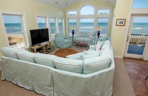 Duck House | Oceanfront Escape at BB14: Private Beach Access & 10/10 Rating