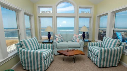 Duck House | Oceanfront Escape at BB14: Private Beach Access & 10/10 Rating