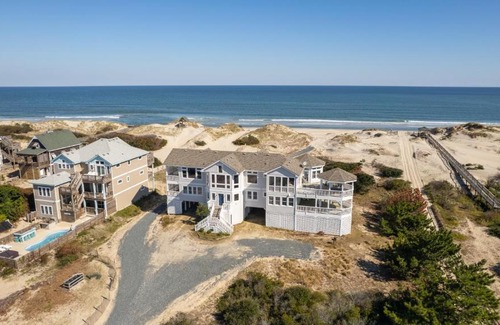 Corolla House | Oceanfront Dixie Sandcastle: 6 Bedrooms & Hot Tub Retreat