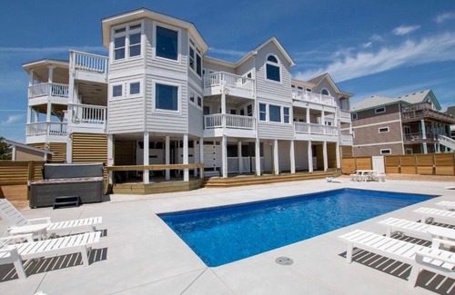 Corolla House | Oceanfront Dixie Sandcastle: 6 Bedrooms & Hot Tub Retreat