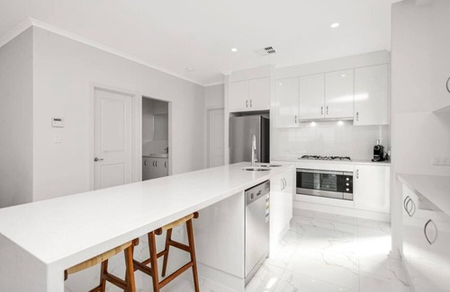Encounter Bay House | Unforgettable Ocean Views from Granite Island to the Bluff