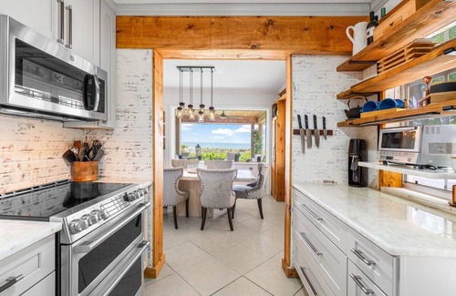 Delray Beach Condo | Oceanfront Paradise: Private Retreat with Spa & Pool