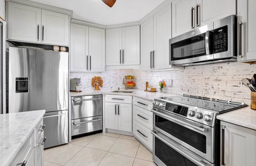 Delray Beach Condo | Oceanfront Paradise: Private Retreat with Spa & Pool