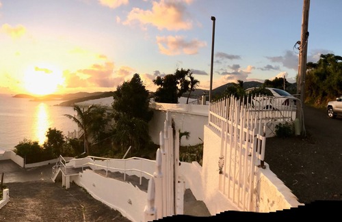 Estate Bakkero Villa | Oceanfront Paradise 5 bedroom Villa! South side close to Havensight and DownTown