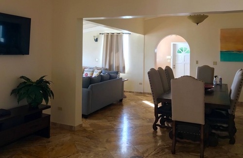 Estate Bakkero Villa | Oceanfront Paradise 5 bedroom Villa! South side close to Havensight and DownTown