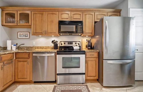 Crescent Beach Condo | Oceanfront Summerhouse Condo with Pool & Tennis Courts