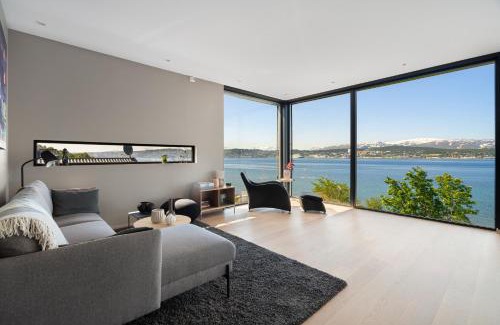 Tromso Apartment | Oceanfront Penthouse Duplex with Amazing Views & Dining