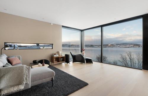 Tromso Apartment | Oceanfront Penthouse Duplex with Amazing Views & Dining