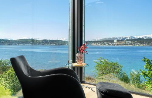 Tromso Apartment | Oceanfront Penthouse Duplex with Amazing Views & Dining