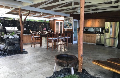 Kailua-Kona House | Oceanfront Getaway with Outdoor Kitchen & Pool, Magic Sands
