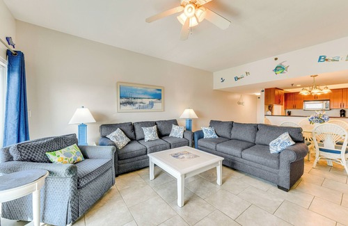 Redington Shores Condo | Beachfront Escape: Redington Shores Retreat with Pool Access