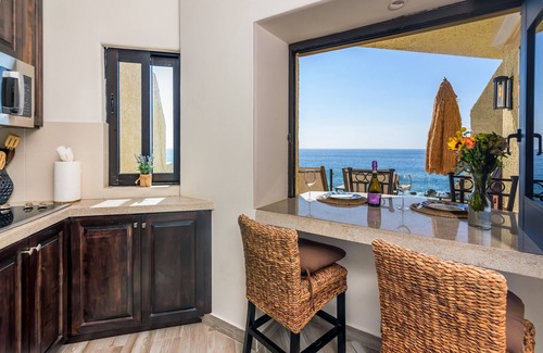 Cabo Bello Condo | Oceanfront Haven: Remodeled Retreat with Pool and Spa
