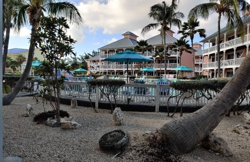 Colliers Bay Resort | Oceanfront Resort with Pool and Spa on Grand Cayman's East End