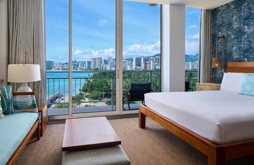 Diamond Head - Kapahulu - St. Louis Hotel | Oceanfront Room w/Private Lanai | Steps to the Beach & Close to Diamond Head