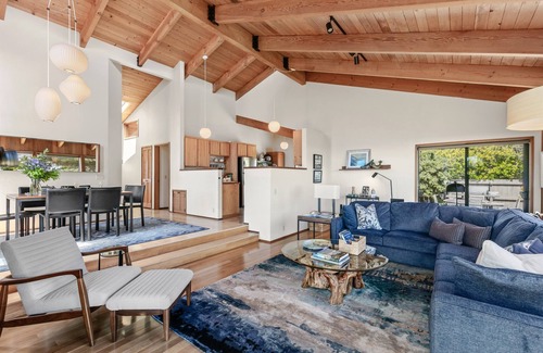 Sea Ranch House | Pet-Friendly Designer Oceanfront Retreat at Abalone Bay