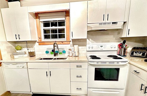 Botsford Cottage | Oceanfront serenity with stunning views. Your perfect coastal escape awaits!