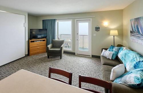 Lincoln City House | Oceanfront Suite - Sleeps 6 - Beach Access & Full Kitchen