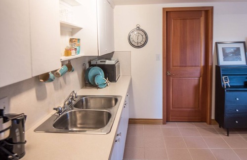 Maple Bay Apartment | Oceanfront Suite with Hot Tub and Spa - 10/10 Rated Stay