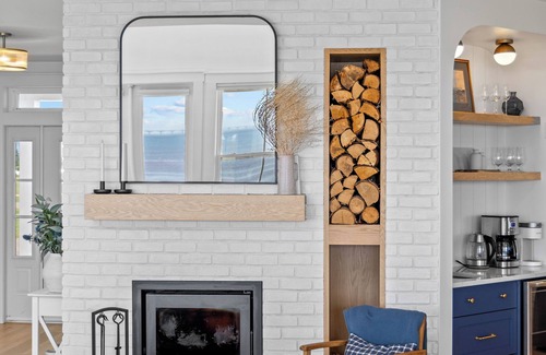 Charlotte's Shore House | Oceanfront Retreat with Spa and Hot Tub - Rated 10/10