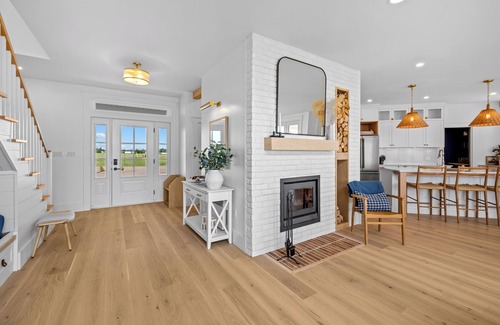 Charlotte's Shore House | Oceanfront Retreat with Spa and Hot Tub - Rated 10/10