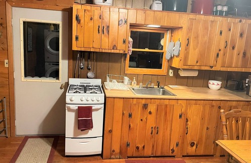 Milbridge Cottage | Serene Secluded Cottage with Kitchen & Pet-Friendly Options