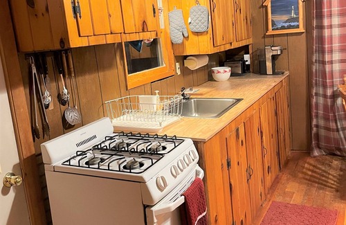 Milbridge Cottage | Serene Secluded Cottage with Kitchen & Pet-Friendly Options