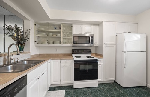 Hutchinson Island South Condo | Beachfront Retreat at Sand Dollar Shores with Ocean Views